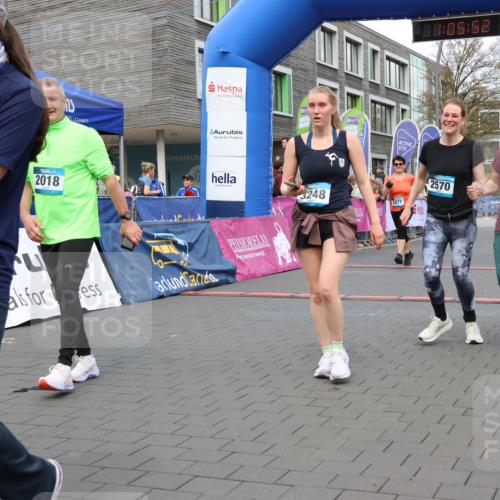 12.04.2026 - 45. Internationalen Wilhelmsburger Insellauf Strokosch-Dieckow http://msf.ph/oto/9461162 12.04.2026 13:18:51 Ziel 2961, 3248, 2570, 2573, 3277, 3828, 4948, 5488 meine-sportfotos.de