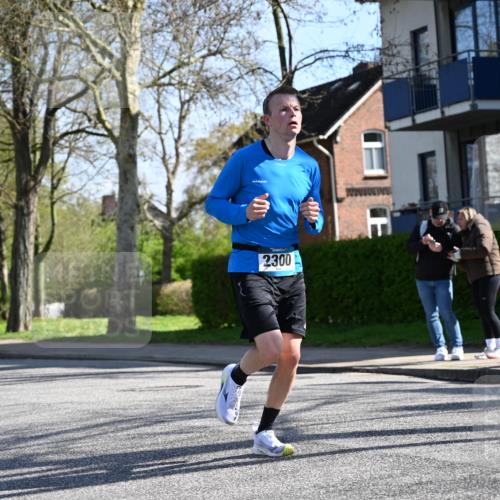 12.04.2026 - 45. Internationalen Wilhelmsburger Insellauf J. Mangold http://msf.ph/oto/9461173 12.04.2026 10:45:17 Ziel 3566, 5037, 5046, 3747, 3054, 2376, 2300, 3334, 4958, 3500, 4928, 4333, 2301, 2995, 2134, 3369, 4635, 3772, 3772, 3337, 3680, 5325, 3653, 4139, 4531, 5694, 2216, 3430, 5594, 4481, 4682, 5664, 3172, 2691 meine-sportfotos.de