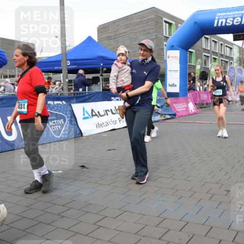 12.04.2026 - 45. Internationalen Wilhelmsburger Insellauf Strokosch-Dieckow http://msf.ph/oto/9461182 12.04.2026 13:18:50 Ziel 2961, 3248, 2570, 2573, 3277, 3828 meine-sportfotos.de