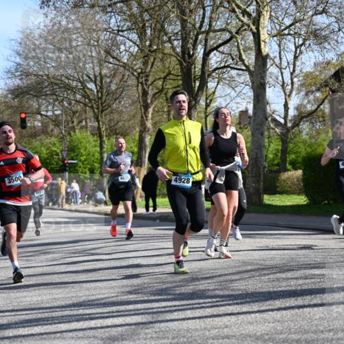 12.04.2026 - 45. Internationalen Wilhelmsburger Insellauf J. Mangold http://msf.ph/oto/9461198 12.04.2026 10:45:22 Ziel 3747, 3054, 2376, 2300, 3334, 4958, 3500, 4928, 4333, 2301, 2995, 2134, 3369, 4635, 3772, 3337, 3680, 3680, 5325, 3653, 4139, 4531, 5694, 2216, 3430, 5594, 4481, 4682, 5664, 3172, 2691, 3256, 3848, 3849, 5690, 4182 meine-sportfotos.de