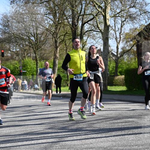 12.04.2026 - 45. Internationalen Wilhelmsburger Insellauf J. Mangold http://msf.ph/oto/9461199 12.04.2026 10:45:22 Ziel 3747, 3054, 2376, 2300, 3334, 4958, 3500, 4928, 4333, 2301, 2995, 2134, 3369, 4635, 3772, 3337, 3680, 3680, 5325, 3653, 4139, 4531, 5694, 2216, 3430, 5594, 4481, 4682, 5664, 3172, 2691, 3256, 3848, 3849, 5690, 4182 meine-sportfotos.de