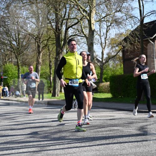 12.04.2026 - 45. Internationalen Wilhelmsburger Insellauf J. Mangold http://msf.ph/oto/9461204 12.04.2026 10:45:22 Ziel 3747, 3054, 2376, 2300, 3334, 4958, 3500, 4928, 4333, 2301, 2995, 2134, 3369, 4635, 3772, 3337, 3680, 3680, 5325, 3653, 4139, 4531, 5694, 2216, 3430, 5594, 4481, 4682, 5664, 3172, 2691, 3256, 3848, 3849, 5690, 4182 meine-sportfotos.de