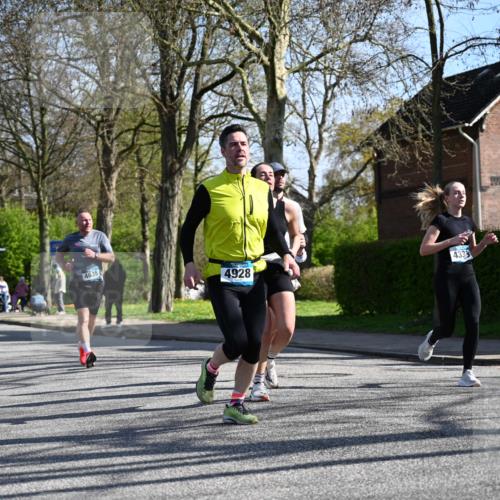 12.04.2026 - 45. Internationalen Wilhelmsburger Insellauf J. Mangold http://msf.ph/oto/9461205 12.04.2026 10:45:22 Ziel 3747, 3054, 2376, 2300, 3334, 4958, 3500, 4928, 4333, 2301, 2995, 2134, 3369, 4635, 3772, 3337, 3680, 3680, 5325, 3653, 4139, 4531, 5694, 2216, 3430, 5594, 4481, 4682, 5664, 3172, 2691, 3256, 3848, 3849, 5690, 4182 meine-sportfotos.de