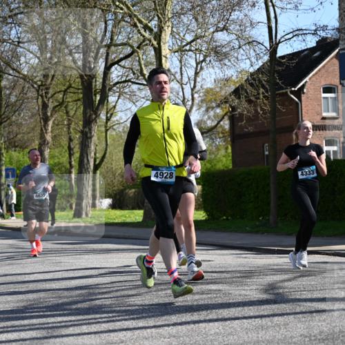 12.04.2026 - 45. Internationalen Wilhelmsburger Insellauf J. Mangold http://msf.ph/oto/9461207 12.04.2026 10:45:23 Ziel 3054, 2376, 2300, 3334, 4958, 3500, 4928, 4333, 2301, 2995, 2134, 3369, 4635, 3772, 3337, 3680, 5325, 3653, 4139, 4531, 5694, 2216, 3430, 5594, 4481, 4682, 5664, 3172, 2691, 3256, 3848, 3849, 5690, 4182 meine-sportfotos.de