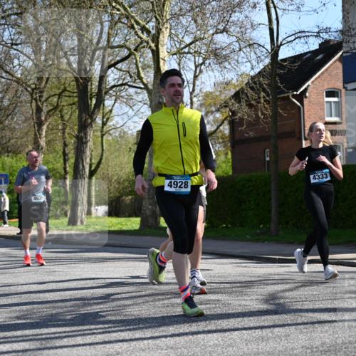 12.04.2026 - 45. Internationalen Wilhelmsburger Insellauf J. Mangold http://msf.ph/oto/9461209 12.04.2026 10:45:23 Ziel 3054, 2376, 2300, 3334, 4958, 3500, 4928, 4333, 2301, 2995, 2134, 3369, 4635, 3772, 3337, 3680, 5325, 3653, 4139, 4531, 5694, 2216, 3430, 5594, 4481, 4682, 5664, 3172, 2691, 3256, 3848, 3849, 5690, 4182 meine-sportfotos.de