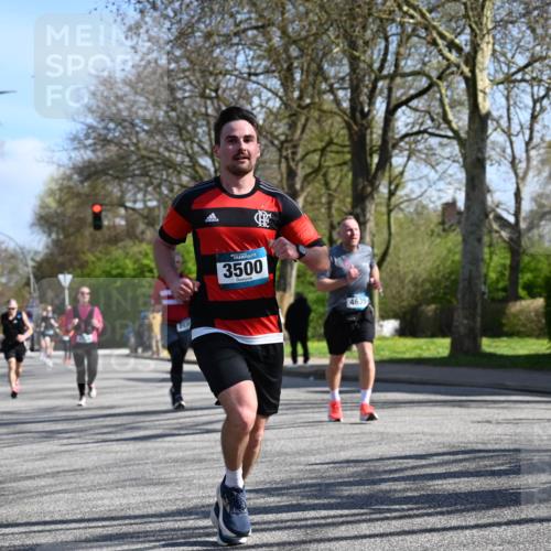 12.04.2026 - 45. Internationalen Wilhelmsburger Insellauf J. Mangold http://msf.ph/oto/9461213 12.04.2026 10:45:23 Ziel 3054, 2376, 2300, 3334, 4958, 3500, 4928, 4333, 2301, 2995, 2134, 3369, 4635, 3772, 3337, 3680, 5325, 3653, 4139, 4531, 5694, 2216, 3430, 5594, 4481, 4682, 5664, 3172, 2691, 3256, 3848, 3849, 5690, 4182 meine-sportfotos.de