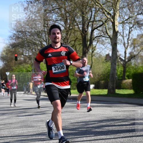 12.04.2026 - 45. Internationalen Wilhelmsburger Insellauf J. Mangold http://msf.ph/oto/9461214 12.04.2026 10:45:23 Ziel 3054, 2376, 2300, 3334, 4958, 3500, 4928, 4333, 2301, 2995, 2134, 3369, 4635, 3772, 3337, 3680, 5325, 3653, 4139, 4531, 5694, 2216, 3430, 5594, 4481, 4682, 5664, 3172, 2691, 3256, 3848, 3849, 5690, 4182 meine-sportfotos.de