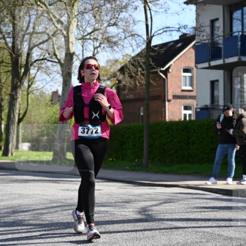 12.04.2026 - 45. Internationalen Wilhelmsburger Insellauf J. Mangold http://msf.ph/oto/9461232 12.04.2026 10:45:28 Ziel 2300, 3334, 4958, 3500, 4928, 4333, 2301, 2995, 2134, 3369, 4635, 3772, 3337, 3680, 5325, 3653, 4139, 4531, 5694, 2216, 3430, 2216, 3430, 5594, 4481, 4682, 5664, 3172, 2691, 3256, 3848, 3849, 5690, 4182, 2460, 2706, 4357, 3952 meine-sportfotos.de