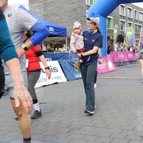 12.04.2026 - 45. Internationalen Wilhelmsburger Insellauf Strokosch-Dieckow http://msf.ph/oto/9461233 12.04.2026 13:18:50 Ziel 2961, 3248, 2570, 2573, 3277, 3828 meine-sportfotos.de