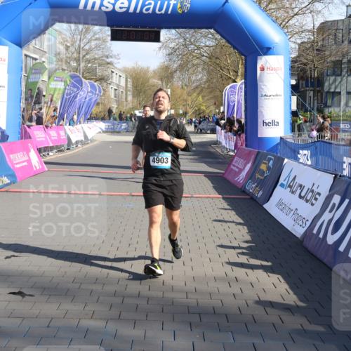 12.04.2026 - 45. Internationalen Wilhelmsburger Insellauf Strokosch-Dieckow http://msf.ph/oto/9461235 12.04.2026 10:51:03 Ziel 4903, 2496 meine-sportfotos.de