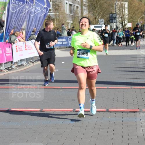 12.04.2026 - 45. Internationalen Wilhelmsburger Insellauf Strokosch-Dieckow http://msf.ph/oto/9461243 12.04.2026 11:09:03 Ziel 4232, 3569, 5285 meine-sportfotos.de