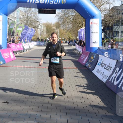 12.04.2026 - 45. Internationalen Wilhelmsburger Insellauf Strokosch-Dieckow http://msf.ph/oto/9461250 12.04.2026 10:51:03 Ziel 4903, 2496 meine-sportfotos.de