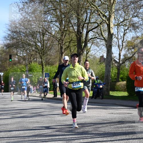 12.04.2026 - 45. Internationalen Wilhelmsburger Insellauf J. Mangold http://msf.ph/oto/9461259 12.04.2026 10:45:36 Ziel 4333, 2301, 2995, 2134, 3369, 4635, 3772, 3337, 3680, 5325, 3653, 4139, 4531, 5694, 2216, 3430, 5594, 4481, 4682, 5664, 3172, 2691, 3256, 3848, 3849, 5690, 4182, 2460, 2460, 2706, 4357, 3952, 4755 meine-sportfotos.de