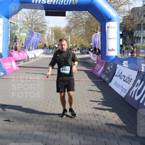 12.04.2026 - 45. Internationalen Wilhelmsburger Insellauf Strokosch-Dieckow http://msf.ph/oto/9461260 12.04.2026 10:51:03 Ziel 4903, 2496 meine-sportfotos.de