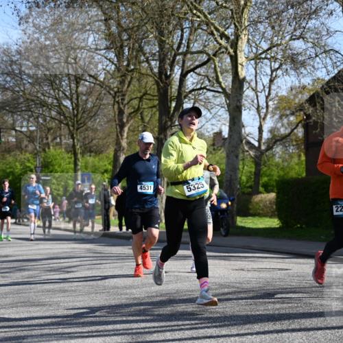 12.04.2026 - 45. Internationalen Wilhelmsburger Insellauf J. Mangold http://msf.ph/oto/9461264 12.04.2026 10:45:37 Ziel 2134, 3369, 4635, 3772, 3337, 3680, 5325, 3653, 4139, 4531, 5694, 2216, 3430, 5594, 4481, 4682, 5664, 3172, 2691, 3256, 3848, 3849, 5690, 4182, 2460, 2706, 2706, 4357, 3952, 4755, 3480 meine-sportfotos.de