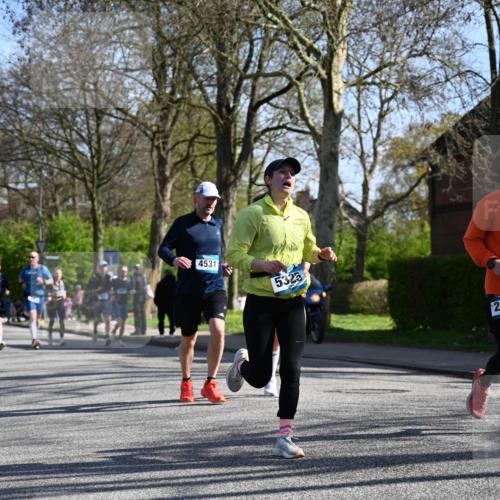12.04.2026 - 45. Internationalen Wilhelmsburger Insellauf J. Mangold http://msf.ph/oto/9461266 12.04.2026 10:45:37 Ziel 2134, 3369, 4635, 3772, 3337, 3680, 5325, 3653, 4139, 4531, 5694, 2216, 3430, 5594, 4481, 4682, 5664, 3172, 2691, 3256, 3848, 3849, 5690, 4182, 2460, 2706, 2706, 4357, 3952, 4755, 3480 meine-sportfotos.de