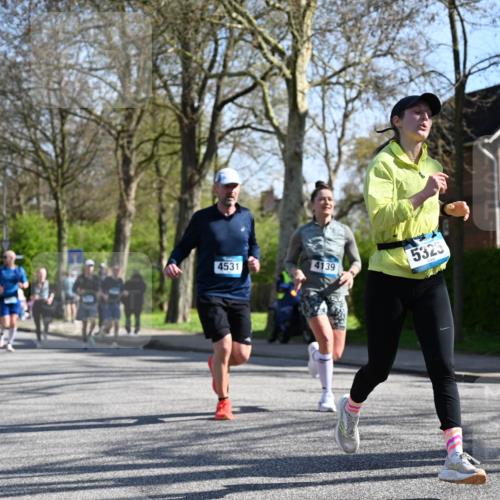 12.04.2026 - 45. Internationalen Wilhelmsburger Insellauf J. Mangold http://msf.ph/oto/9461275 12.04.2026 10:45:37 Ziel 2134, 3369, 4635, 3772, 3337, 3680, 5325, 3653, 4139, 4531, 5694, 2216, 3430, 5594, 4481, 4682, 5664, 3172, 2691, 3256, 3848, 3849, 5690, 4182, 2460, 2706, 2706, 4357, 3952, 4755, 3480 meine-sportfotos.de