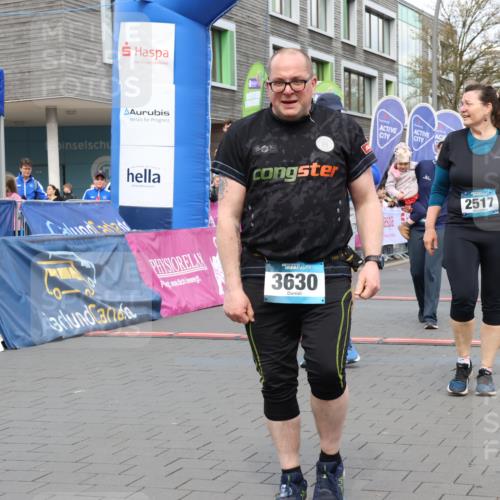 12.04.2026 - 45. Internationalen Wilhelmsburger Insellauf Strokosch-Dieckow http://msf.ph/oto/9461276 12.04.2026 13:18:44 Ziel 2516, 2517, 4031, 3694, 2018, 2961, 3248 meine-sportfotos.de