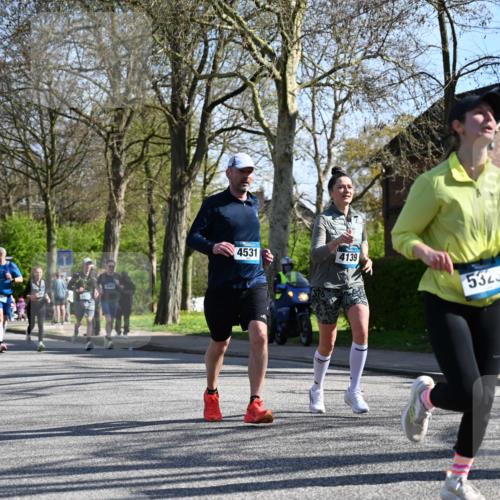 12.04.2026 - 45. Internationalen Wilhelmsburger Insellauf J. Mangold http://msf.ph/oto/9461279 12.04.2026 10:45:38 Ziel 2134, 3369, 4635, 3772, 3337, 3680, 5325, 3653, 4139, 4531, 5694, 2216, 3430, 5594, 4481, 4682, 5664, 5664, 3172, 2691, 3256, 3848, 3849, 5690, 4182, 2460, 2706, 4357, 3952, 4755, 3480, 5050 meine-sportfotos.de