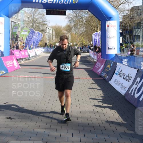 12.04.2026 - 45. Internationalen Wilhelmsburger Insellauf Strokosch-Dieckow http://msf.ph/oto/9461282 12.04.2026 10:51:03 Ziel 4903, 2496 meine-sportfotos.de