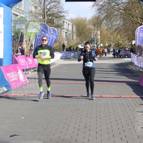 12.04.2026 - 45. Internationalen Wilhelmsburger Insellauf Strokosch-Dieckow http://msf.ph/oto/9461324 12.04.2026 10:51:09 Ziel 2198, 2197 meine-sportfotos.de