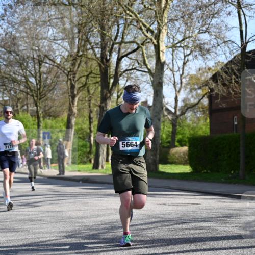 12.04.2026 - 45. Internationalen Wilhelmsburger Insellauf J. Mangold http://msf.ph/oto/9461329 12.04.2026 10:45:51 Ziel 4139, 4531, 5694, 2216, 3430, 5594, 4481, 4682, 5664, 3172, 2691, 3256, 3848, 3849, 5690, 4182, 2460, 2706, 4357, 3952, 4755, 3480, 5050, 5598, 5598, 3635, 4762, 5466, 2596, 3008, 4631 meine-sportfotos.de