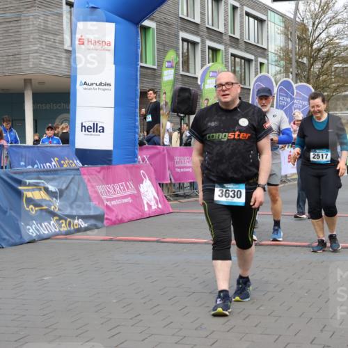 12.04.2026 - 45. Internationalen Wilhelmsburger Insellauf Strokosch-Dieckow http://msf.ph/oto/9461333 12.04.2026 13:18:43 Ziel 2516, 2517, 4031, 3694, 2018, 2961 meine-sportfotos.de