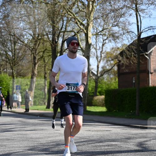 12.04.2026 - 45. Internationalen Wilhelmsburger Insellauf J. Mangold http://msf.ph/oto/9461353 12.04.2026 10:45:53 Ziel 2216, 3430, 5594, 4481, 4682, 5664, 3172, 2691, 3256, 3848, 3849, 5690, 4182, 2460, 2706, 4357, 3952, 4755, 3480, 5050, 5598, 3635, 4762, 5466, 2596, 3008, 4631, 2841 meine-sportfotos.de