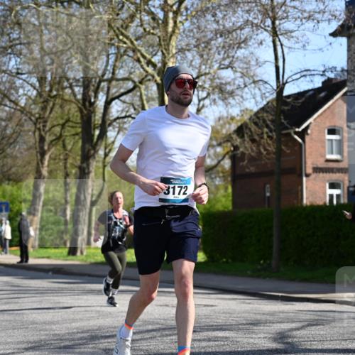 12.04.2026 - 45. Internationalen Wilhelmsburger Insellauf J. Mangold http://msf.ph/oto/9461357 12.04.2026 10:45:53 Ziel 2216, 3430, 5594, 4481, 4682, 5664, 3172, 2691, 3256, 3848, 3849, 5690, 4182, 2460, 2706, 4357, 3952, 4755, 3480, 5050, 5598, 3635, 4762, 5466, 2596, 3008, 4631, 2841 meine-sportfotos.de