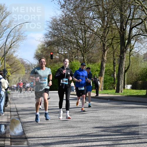 12.04.2026 - 45. Internationalen Wilhelmsburger Insellauf J. Mangold http://msf.ph/oto/9461365 12.04.2026 10:45:54 Ziel 5594, 4481, 4682, 5664, 3172, 2691, 3256, 3848, 3849, 5690, 4182, 2460, 2706, 4357, 3952, 4755, 3480, 5050, 5598, 3635, 4762, 5466, 2596, 3008, 4631, 2841, 5726 meine-sportfotos.de