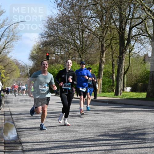 12.04.2026 - 45. Internationalen Wilhelmsburger Insellauf J. Mangold http://msf.ph/oto/9461369 12.04.2026 10:45:55 Ziel 5594, 4481, 4682, 5664, 3172, 2691, 3256, 3848, 3849, 5690, 4182, 2460, 2706, 4357, 3952, 4755, 3480, 5050, 5598, 3635, 4762, 5466, 2596, 3008, 4631, 2841, 5726 meine-sportfotos.de