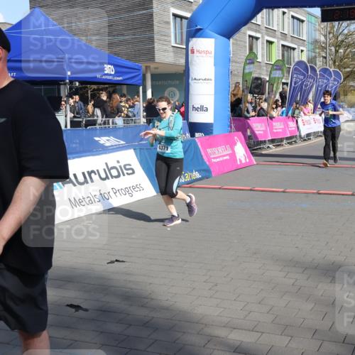 12.04.2026 - 45. Internationalen Wilhelmsburger Insellauf Strokosch-Dieckow http://msf.ph/oto/9461371 12.04.2026 11:09:19 Ziel 4371, 3748, 3701 meine-sportfotos.de