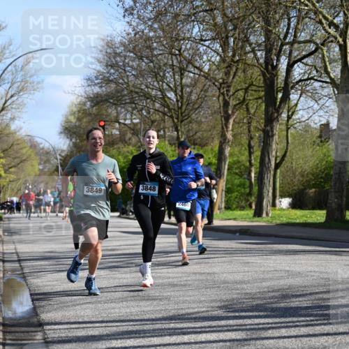 12.04.2026 - 45. Internationalen Wilhelmsburger Insellauf J. Mangold http://msf.ph/oto/9461372 12.04.2026 10:45:55 Ziel 5594, 4481, 4682, 5664, 3172, 2691, 3256, 3848, 3849, 5690, 4182, 2460, 2706, 4357, 3952, 4755, 3480, 5050, 5598, 3635, 4762, 5466, 2596, 3008, 4631, 2841, 5726 meine-sportfotos.de