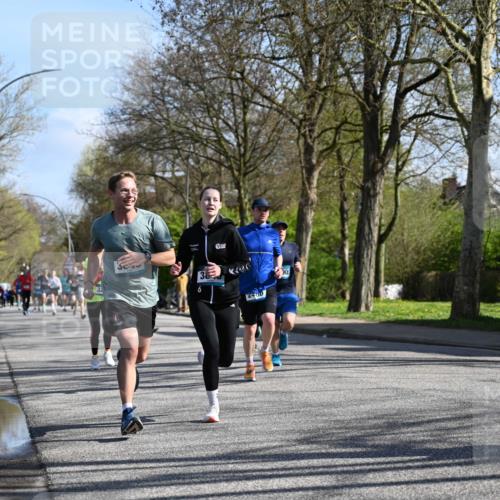 12.04.2026 - 45. Internationalen Wilhelmsburger Insellauf J. Mangold http://msf.ph/oto/9461374 12.04.2026 10:45:55 Ziel 5594, 4481, 4682, 5664, 3172, 2691, 3256, 3848, 3849, 5690, 4182, 2460, 2706, 4357, 3952, 4755, 3480, 5050, 5598, 3635, 4762, 5466, 2596, 3008, 4631, 2841, 5726 meine-sportfotos.de