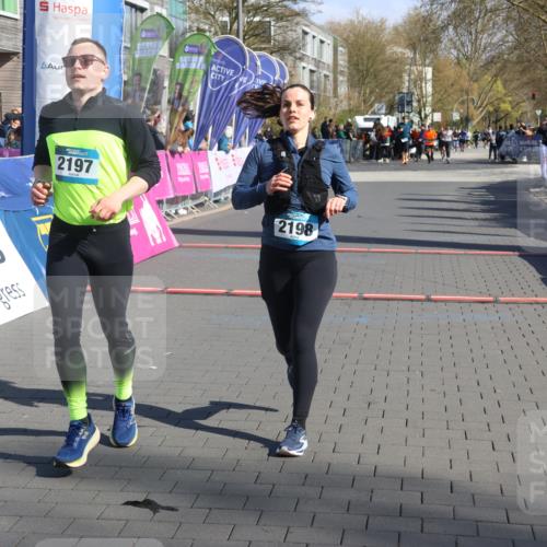 12.04.2026 - 45. Internationalen Wilhelmsburger Insellauf Strokosch-Dieckow http://msf.ph/oto/9461377 12.04.2026 10:51:11 Ziel 2198, 2197 meine-sportfotos.de