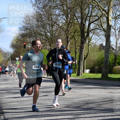 12.04.2026 - 45. Internationalen Wilhelmsburger Insellauf J. Mangold http://msf.ph/oto/9461383 12.04.2026 10:45:55 Ziel 5594, 4481, 4682, 5664, 3172, 2691, 3256, 3848, 3849, 5690, 4182, 2460, 2706, 4357, 3952, 4755, 3480, 5050, 5598, 3635, 4762, 5466, 2596, 3008, 4631, 2841, 5726 meine-sportfotos.de