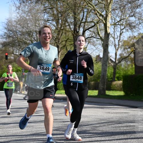 12.04.2026 - 45. Internationalen Wilhelmsburger Insellauf J. Mangold http://msf.ph/oto/9461396 12.04.2026 10:45:56 Ziel 4682, 5664, 3172, 2691, 3256, 3848, 3849, 5690, 4182, 2460, 2706, 4357, 3952, 4755, 3480, 5050, 5598, 3635, 4762, 5466, 2596, 3008, 4631, 2841, 5726, 5562 meine-sportfotos.de