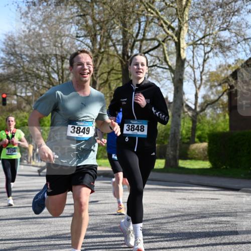 12.04.2026 - 45. Internationalen Wilhelmsburger Insellauf J. Mangold http://msf.ph/oto/9461397 12.04.2026 10:45:56 Ziel 4682, 5664, 3172, 2691, 3256, 3848, 3849, 5690, 4182, 2460, 2706, 4357, 3952, 4755, 3480, 5050, 5598, 3635, 4762, 5466, 2596, 3008, 4631, 2841, 5726, 5562 meine-sportfotos.de