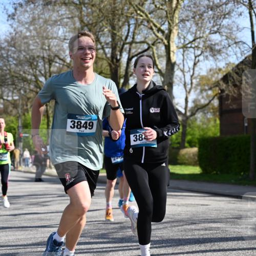 12.04.2026 - 45. Internationalen Wilhelmsburger Insellauf J. Mangold http://msf.ph/oto/9461399 12.04.2026 10:45:56 Ziel 4682, 5664, 3172, 2691, 3256, 3848, 3849, 5690, 4182, 2460, 2706, 4357, 3952, 4755, 3480, 5050, 5598, 3635, 4762, 5466, 2596, 3008, 4631, 2841, 5726, 5562 meine-sportfotos.de