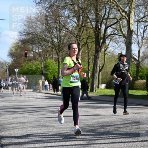 12.04.2026 - 45. Internationalen Wilhelmsburger Insellauf J. Mangold http://msf.ph/oto/9461401 12.04.2026 10:45:58 Ziel 5664, 3172, 2691, 3256, 3848, 3849, 5690, 4182, 2460, 2706, 4357, 3952, 4755, 3480, 5050, 5598, 3635, 4762, 3635, 4762, 5466, 2596, 3008, 4631, 2841, 5726, 5562, 3484 meine-sportfotos.de