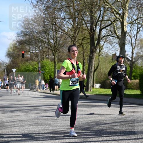 12.04.2026 - 45. Internationalen Wilhelmsburger Insellauf J. Mangold http://msf.ph/oto/9461403 12.04.2026 10:45:58 Ziel 5664, 3172, 2691, 3256, 3848, 3849, 5690, 4182, 2460, 2706, 4357, 3952, 4755, 3480, 5050, 5598, 3635, 4762, 3635, 4762, 5466, 2596, 3008, 4631, 2841, 5726, 5562, 3484 meine-sportfotos.de