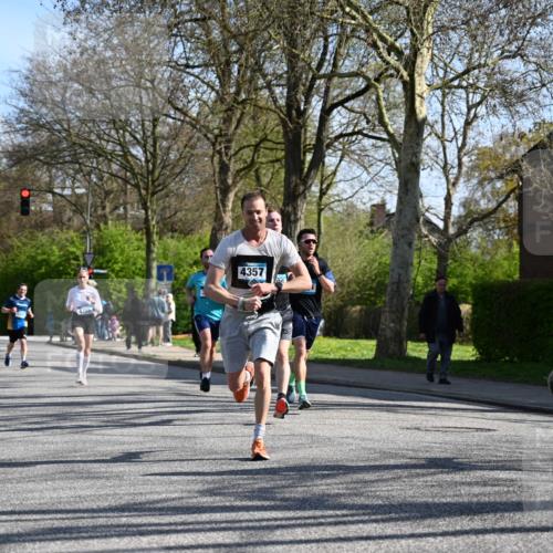 12.04.2026 - 45. Internationalen Wilhelmsburger Insellauf J. Mangold http://msf.ph/oto/9461420 12.04.2026 10:46:05 Ziel 3172, 2691, 3256, 3848, 3849, 5690, 4182, 2460, 2706, 4357, 3952, 4755, 3480, 5050, 5598, 3635, 4762, 5466, 2596, 3008, 4631, 2841, 2841, 5726, 5562, 3484, 4331, 3553, 3713, 3860, 5538, 4706 meine-sportfotos.de