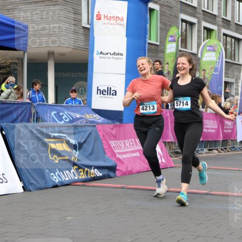 12.04.2026 - 45. Internationalen Wilhelmsburger Insellauf Strokosch-Dieckow http://msf.ph/oto/9461428 12.04.2026 13:18:38 Ziel 3879, 3630, 5714, 4213, 2516, 2517, 4031 meine-sportfotos.de