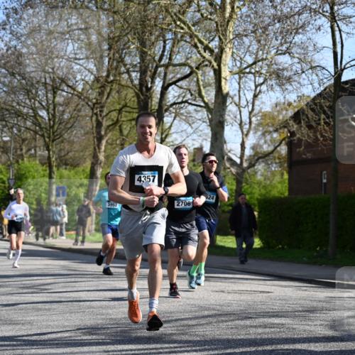 12.04.2026 - 45. Internationalen Wilhelmsburger Insellauf J. Mangold http://msf.ph/oto/9461430 12.04.2026 10:46:05 Ziel 3172, 2691, 3256, 3848, 3849, 5690, 4182, 2460, 2706, 4357, 3952, 4755, 3480, 5050, 5598, 3635, 4762, 5466, 2596, 3008, 4631, 2841, 2841, 5726, 5562, 3484, 4331, 3553, 3713, 3860, 5538, 4706 meine-sportfotos.de