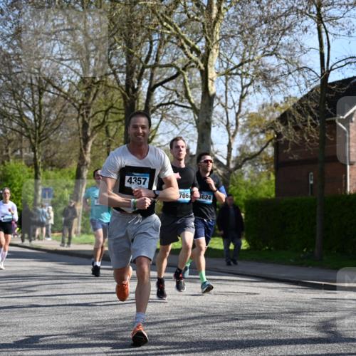 12.04.2026 - 45. Internationalen Wilhelmsburger Insellauf J. Mangold http://msf.ph/oto/9461431 12.04.2026 10:46:06 Ziel 3172, 2691, 3256, 3848, 3849, 5690, 4182, 2460, 2706, 4357, 3952, 4755, 3480, 5050, 5598, 3635, 4762, 5466, 2596, 3008, 4631, 2841, 5726, 5726, 5562, 3484, 4331, 3553, 3713, 3860, 5538, 4706, 4700 meine-sportfotos.de
