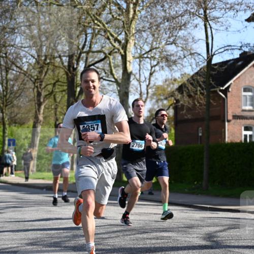 12.04.2026 - 45. Internationalen Wilhelmsburger Insellauf J. Mangold http://msf.ph/oto/9461437 12.04.2026 10:46:06 Ziel 3172, 2691, 3256, 3848, 3849, 5690, 4182, 2460, 2706, 4357, 3952, 4755, 3480, 5050, 5598, 3635, 4762, 5466, 2596, 3008, 4631, 2841, 5726, 5726, 5562, 3484, 4331, 3553, 3713, 3860, 5538, 4706, 4700 meine-sportfotos.de