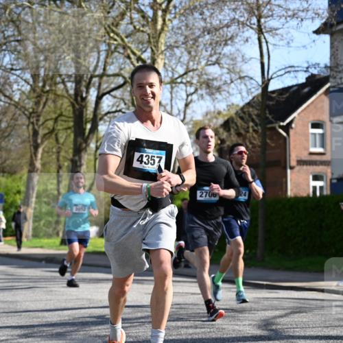 12.04.2026 - 45. Internationalen Wilhelmsburger Insellauf J. Mangold http://msf.ph/oto/9461440 12.04.2026 10:46:06 Ziel 3172, 2691, 3256, 3848, 3849, 5690, 4182, 2460, 2706, 4357, 3952, 4755, 3480, 5050, 5598, 3635, 4762, 5466, 2596, 3008, 4631, 2841, 5726, 5726, 5562, 3484, 4331, 3553, 3713, 3860, 5538, 4706, 4700 meine-sportfotos.de