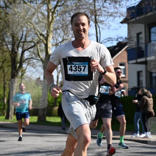 12.04.2026 - 45. Internationalen Wilhelmsburger Insellauf J. Mangold http://msf.ph/oto/9461447 12.04.2026 10:46:06 Ziel 3172, 2691, 3256, 3848, 3849, 5690, 4182, 2460, 2706, 4357, 3952, 4755, 3480, 5050, 5598, 3635, 4762, 5466, 2596, 3008, 4631, 2841, 5726, 5726, 5562, 3484, 4331, 3553, 3713, 3860, 5538, 4706, 4700 meine-sportfotos.de
