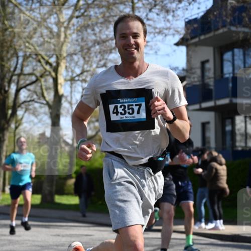12.04.2026 - 45. Internationalen Wilhelmsburger Insellauf J. Mangold http://msf.ph/oto/9461448 12.04.2026 10:46:07 Ziel 3256, 3848, 3849, 5690, 4182, 2460, 2706, 4357, 3952, 4755, 3480, 5050, 5598, 3635, 4762, 5466, 2596, 3008, 4631, 2841, 5726, 5562, 3484, 4331, 3553, 3713, 3860, 5538, 4706, 4700, 5803 meine-sportfotos.de