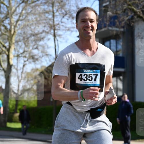 12.04.2026 - 45. Internationalen Wilhelmsburger Insellauf J. Mangold http://msf.ph/oto/9461451 12.04.2026 10:46:07 Ziel 3256, 3848, 3849, 5690, 4182, 2460, 2706, 4357, 3952, 4755, 3480, 5050, 5598, 3635, 4762, 5466, 2596, 3008, 4631, 2841, 5726, 5562, 3484, 4331, 3553, 3713, 3860, 5538, 4706, 4700, 5803 meine-sportfotos.de